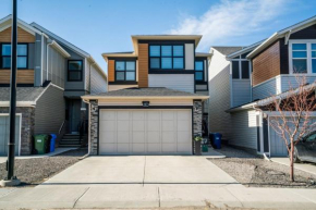 Small Paris Two Bedrooms entire house Calgary